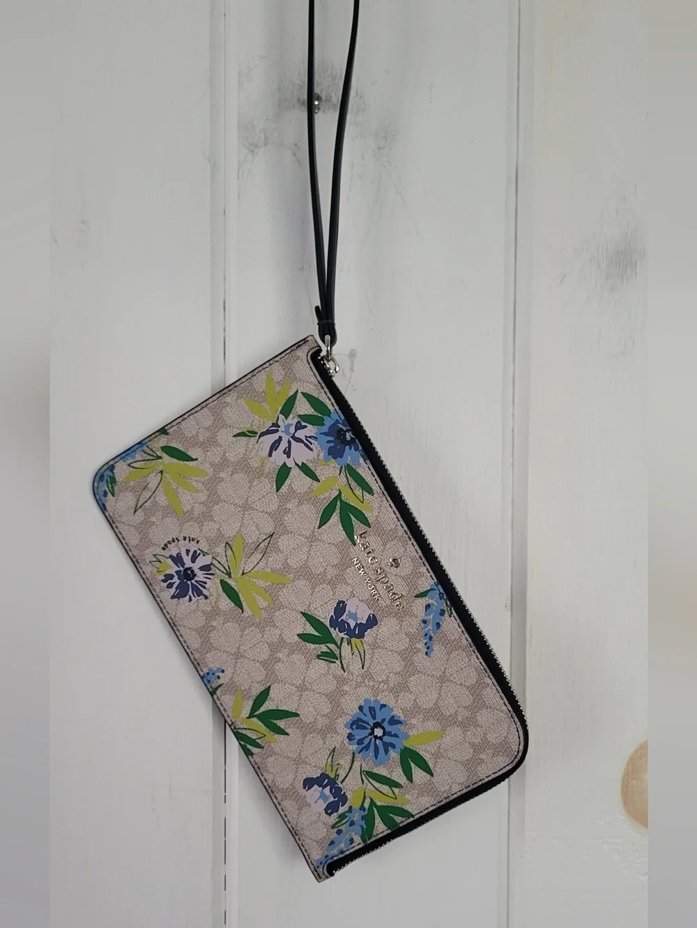 Kate Spade Lucy Spade Flower Floral Medium L-Zip Wristlet